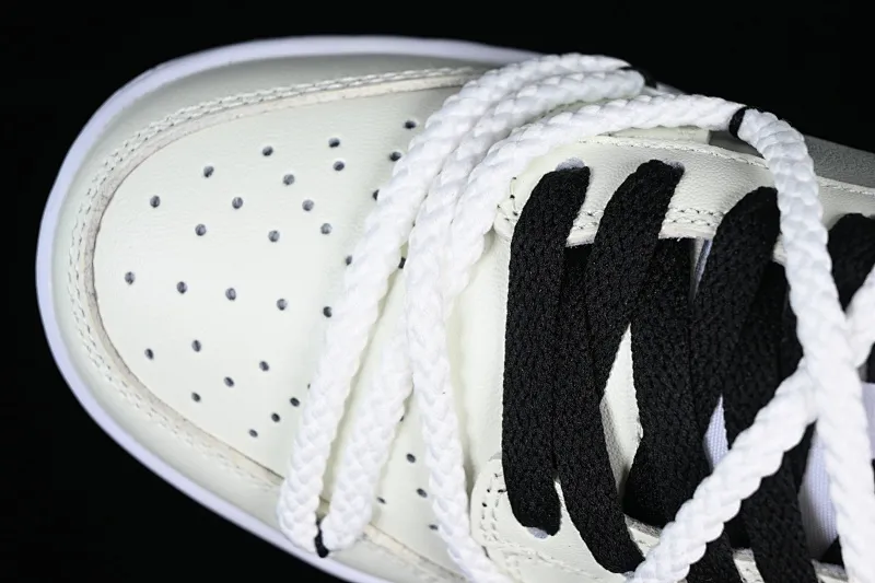 All categories Nk SB Dunk series Nk SB Dunk Low low-top sneakers Nk Dunk Low Panda Prank Love Smiley Face Panda Splash Ink SB strap low-top casual sneakers DD1391-100